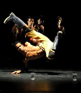 Los Ritmos De Las Favelas De Río De Janeiro Hip-Hop, Capoeira, Samba, Bossanova 