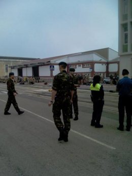 Militares Británicos Antes De Embarcar En El Albion.