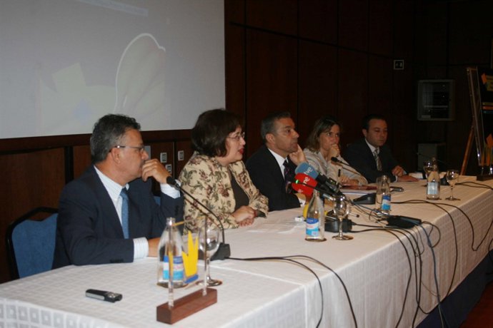 La Presidenta Del Cabildo De La Palma, Guadalupe González Taño, Y El Presidente 