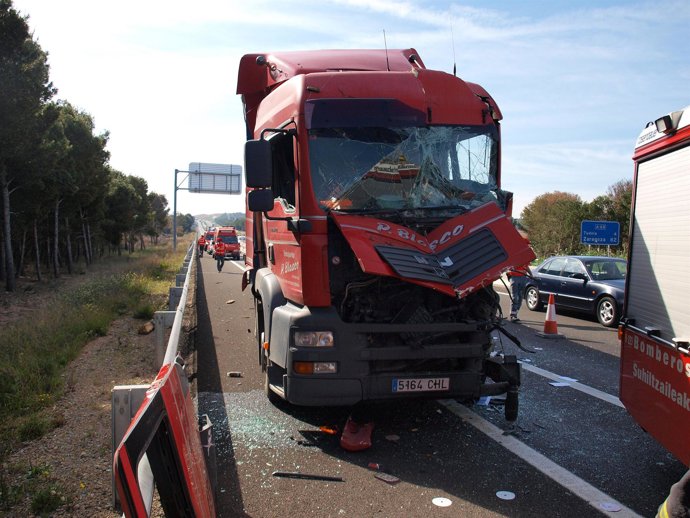 Vehículo En El Que Viajaba El Conductor Herido.