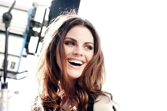 Amaia Salamanca Para Mustang