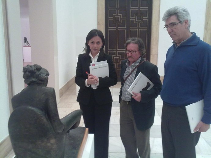 La Concejala Fátima Barnuevo, El Escultor Dionisio Paje Y El Director Del Centro