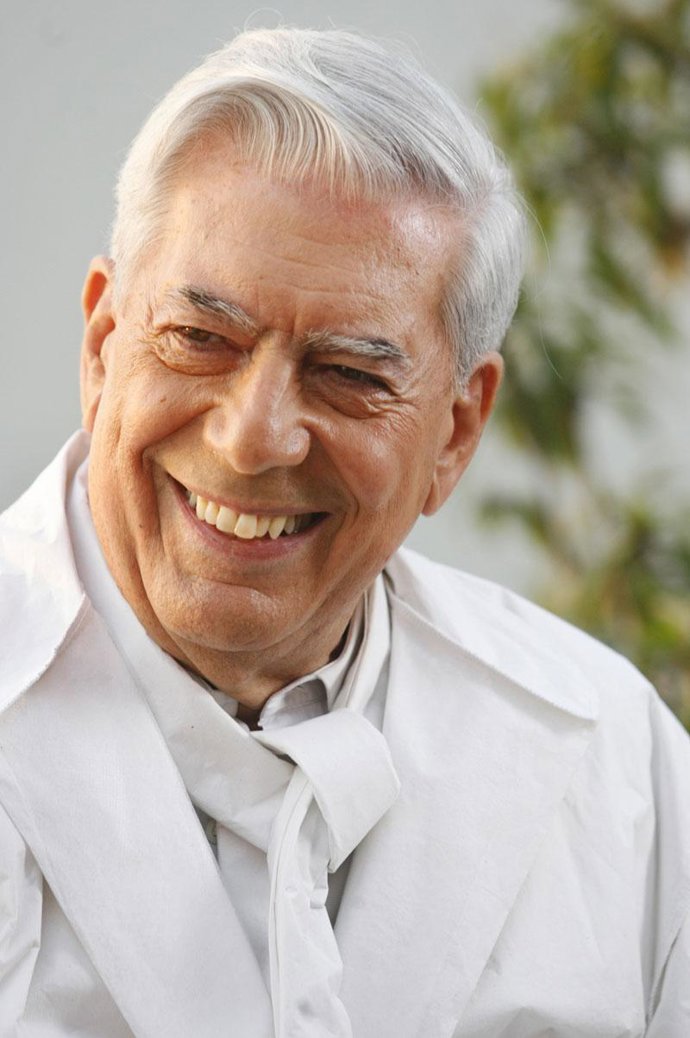 Vargas Llosa y su "desconfianza visceral" en el e-book
