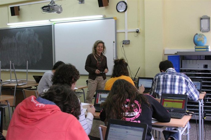 Alumnos En Una Aula Digital