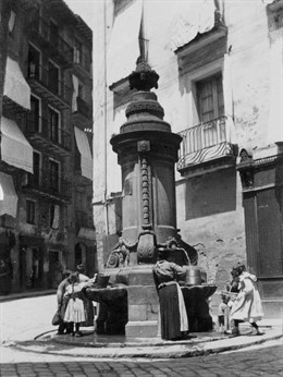 Fuente De La Navarrería.