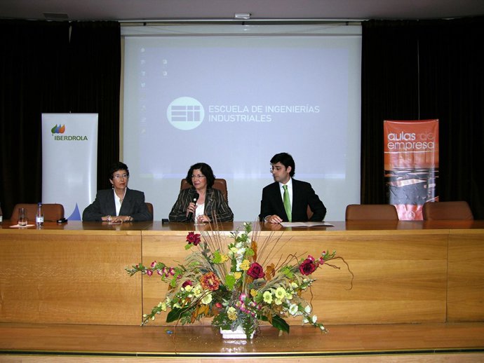 Un Momento De La Presentación En La UVA.