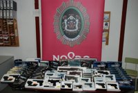 Intervenidas 164 armas simuladas en diversas tómbolas de la Feria