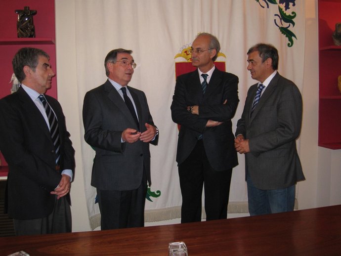 El Adjunto Al Defensor Del Pueblo, Raimundo Benzal; El Defensor Del Pueblo, José