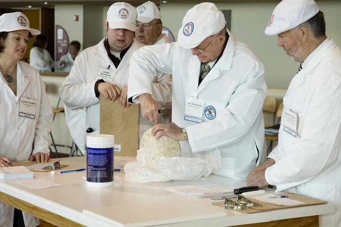 Más De 2.300 Quesos De 20 Países Compitieron En El Certamen