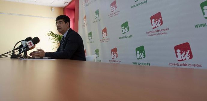 Valderas en rueda de prensa