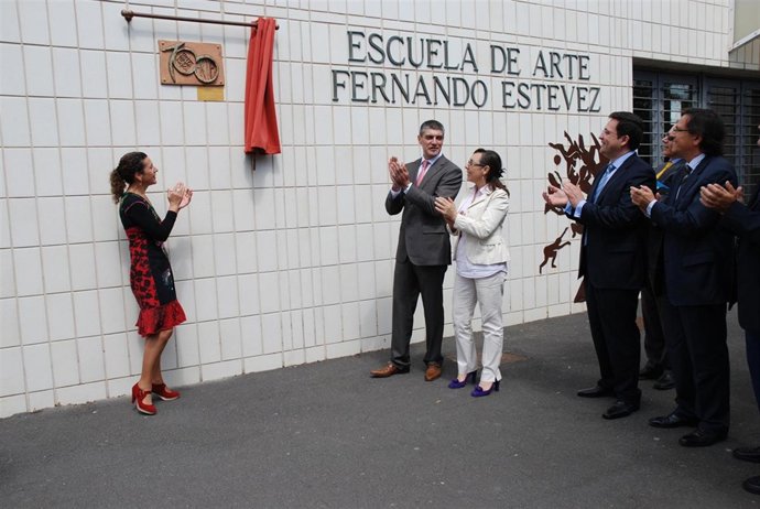 El Acto Comenzó Con La Apertura De Una Placa Conmemorativa