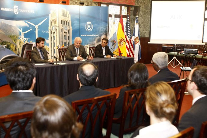 El Presidente Del Cabildo De Tenerife Y Líderes Hispanos