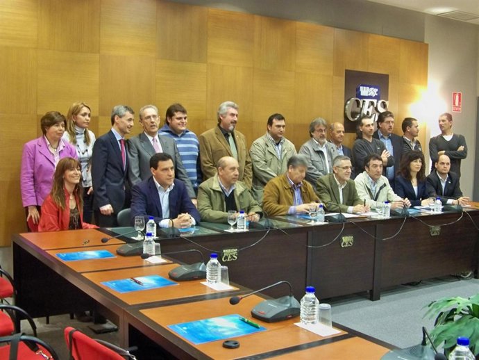 'Foto De Familia' De Los Firmantes Del Manifiesto De Villalar 2010