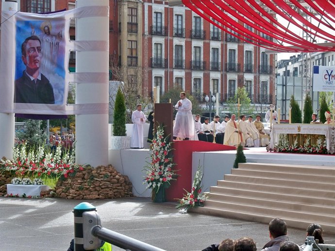 Altar Y Tapiz Durante La Beatificación Del Padre Hoyos