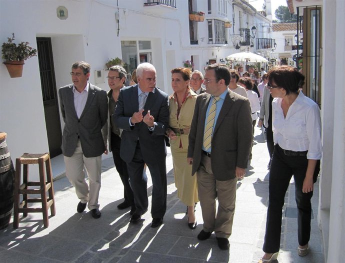 Sánchez, Alonso, Torres Y Heredia