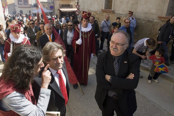El Vicepresidente De La Generalitat, Josep Lluís Carod-Rovira, En Visita Institu