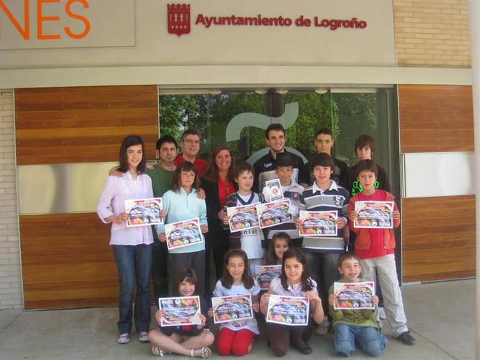Los Niños Han Recogido Los Diplomas De La Mano De Inmaculada Sáenz