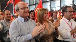 El Presidente De La Generalitat, José Montilla, Junto A Su Esposa Y El Ministro 