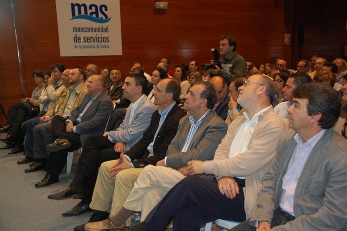 El Consejero De Medio Ambiente, José Juan Díaz Trillo, Junto Al Secretario Gener