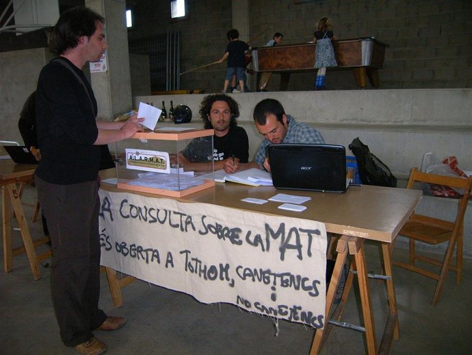 Consulta Soberanista Y Sobre La MAT En Canet D'adri (Girona)