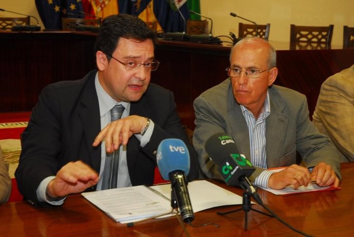 Director General De FP, Manuel Jorge Pérez (Izq.), Y Presidente De El Hierro, To