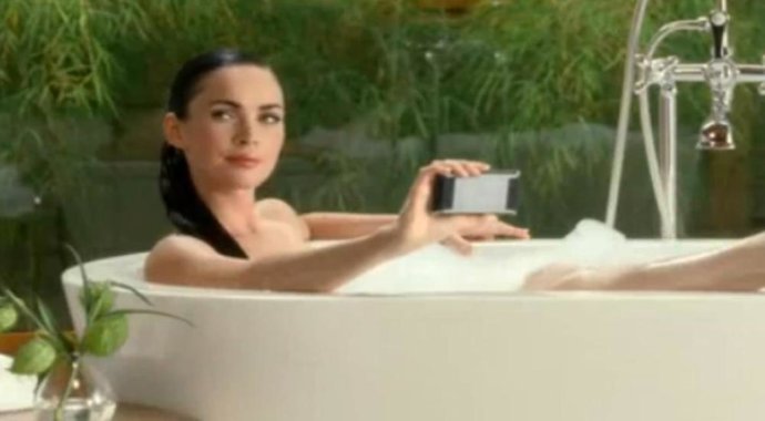 Megan Fox En El Anuncio De Motorola