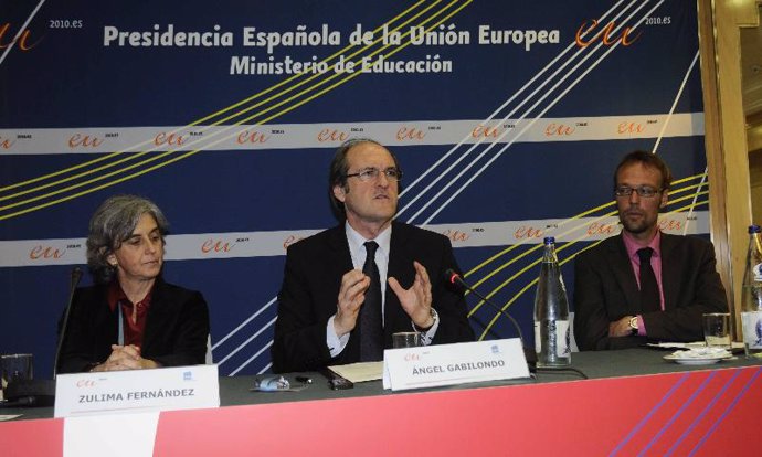 El ministro de Educación, Ángel Gabilondo, en unas jornadas de ANECA