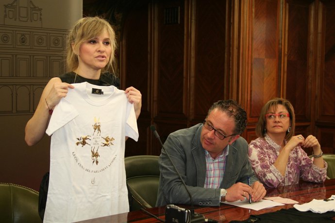 La Diseñadora Leonesa María Lafuente Y El Presidente Y Vicepresidenta De La Fund