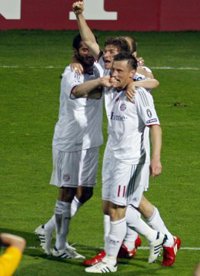 Un insaciable Olic mete al Bayern en la final del Bernabéu