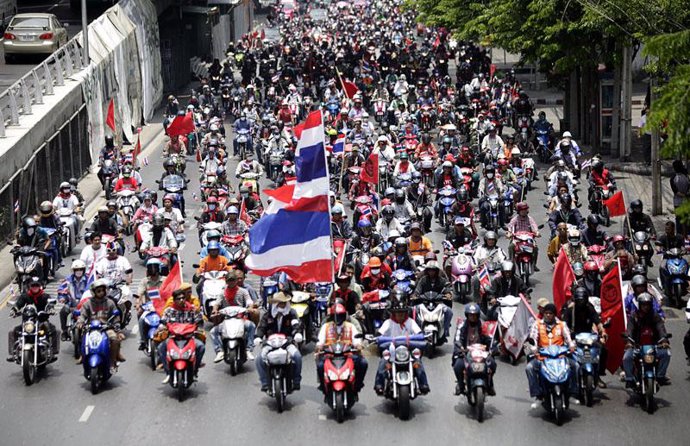 Marcha de los camisas rojas en Bangkok