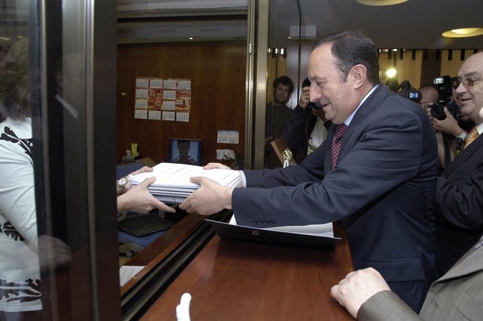 Sanz En El Constitucional Presentando El Recurso