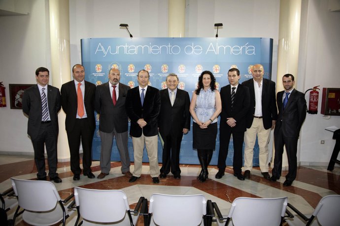 El Alcalde De Almería, Luis Rogelio Rodríguez-Comendador, Presenta El 