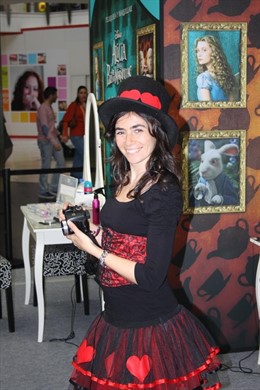 Alicia En El País De Las Maravillas Toma La Vaguada