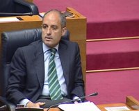 Camps defiende la "legalidad" de las adjudicaciones