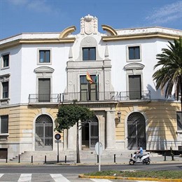 Fachada De La Audiencia De Cádiz
