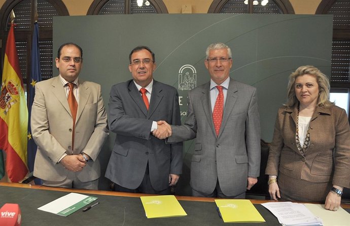 Firma Del Convenio Entre Junta Y Confemadera