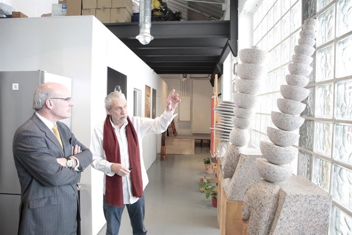 El Concejal De Ciudad Lineal Visita La Exposición