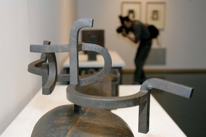 Exposición De Eduardo Chillida En Córdoba