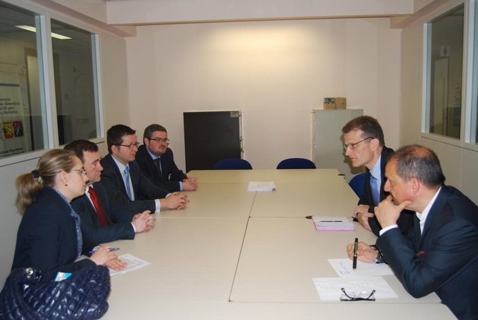 Responsables De La Consellería Do Mar Con El Jefe De La Unidad De Higiene Alimen