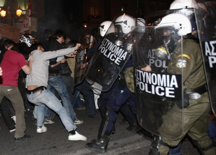 Disturbios En Grecia