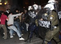 La Policía griega dispersa una manifestación ante el Ministerio de Economía