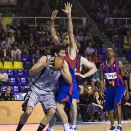 El Regal FC Barcelona alarga la agonía del Bilbao Basket