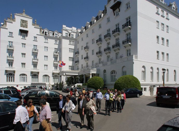 Turistas En El Hotel Real De Santander