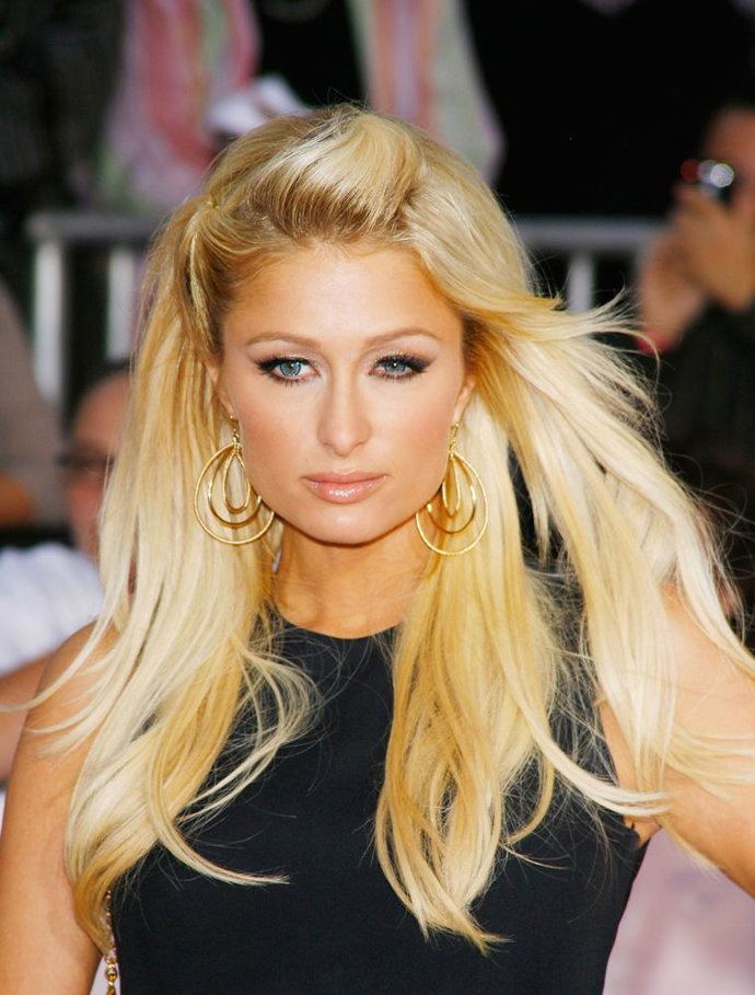 Paris Hilton se consuela con Leonardo DiCaprio