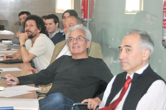 Albert Fert (Segundo Por La Derecha)