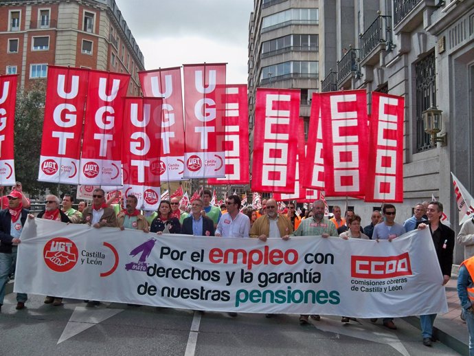 Representantes De Partidos Y Sindicatos, En La Manifestación De Valladolid.