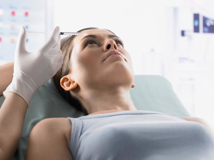 Mujer Tratándose Con Botox