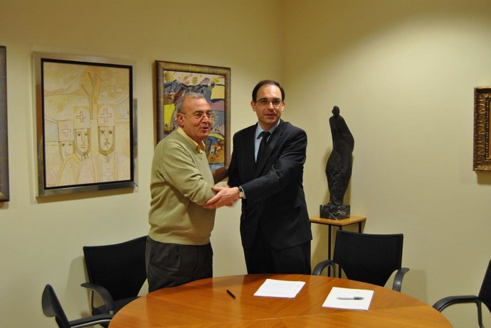 El Presidente De Cáritas Diocesana, José Luis Leante, Junto Al Gerente De La Fun