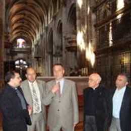El Conselleiro (En El Centro) En La Visita A La Catedral De Ourense.