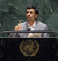 Ahmadineyad dice que los que amenazan con usar armas nucleares deben ser castigados